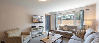 Main Street | Walk to Shopping | Private Balcony