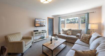 Main Street | Walk to Shopping | Private Balcony