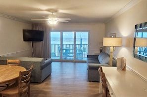 Smart TV, libri, videoteca