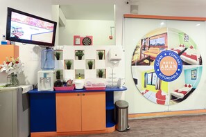 Free daily continental breakfast - Hotel Aman - Nilai/KLIA (Nilai)