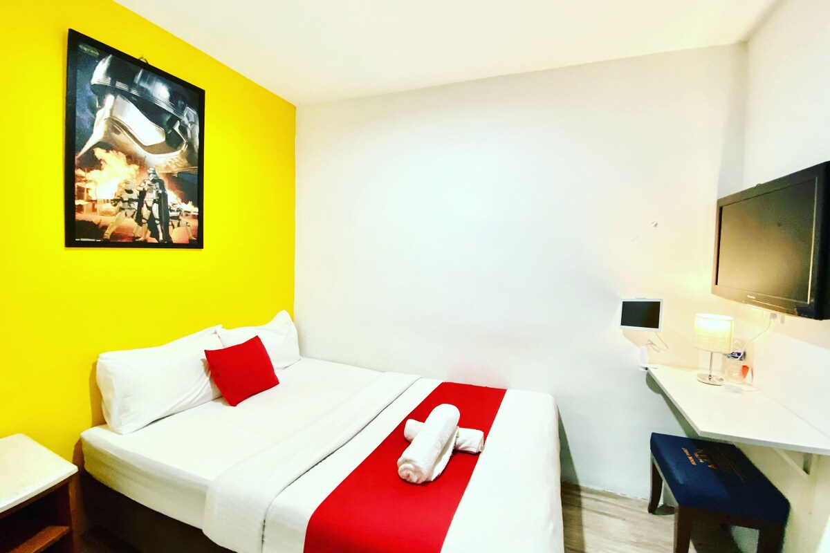 Ropa de cama de alta calidad, minibar y escritorio