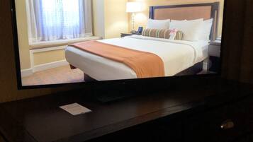 1 bedroom, desk, WiFi