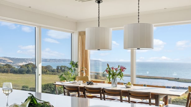 A dining area with a large table, chairs, and a view of the sea. - Golden Meadow -  Views - Pet Friendly - Free Parkin - Free WiFi (Torcross)