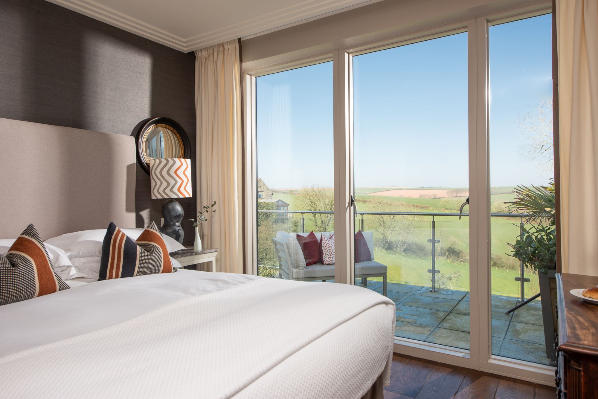 7 chambres, bureau, fer et planche à repasser, accès Internet