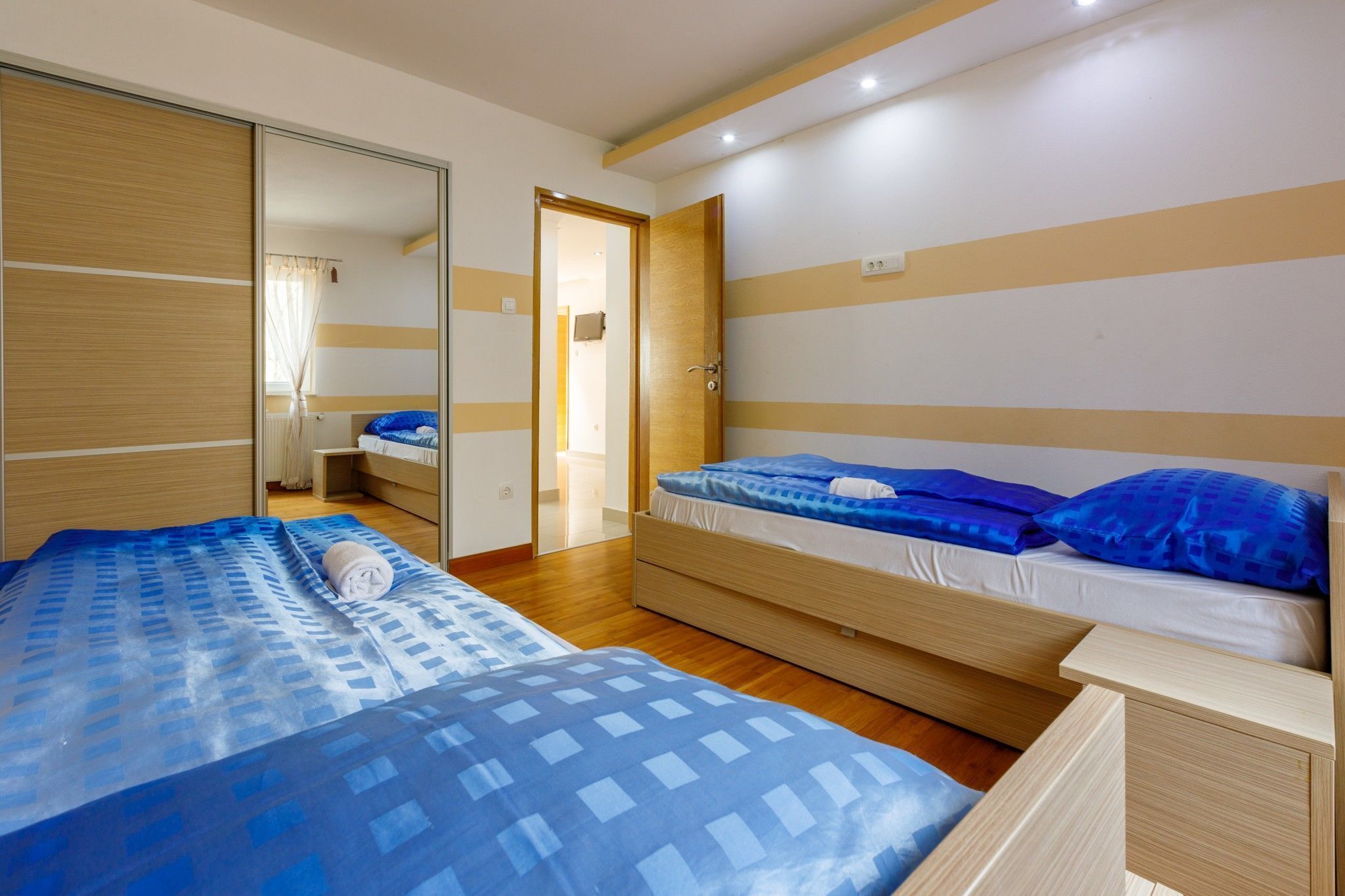 مكواة/لوح كي وواي فاي مجانًا
