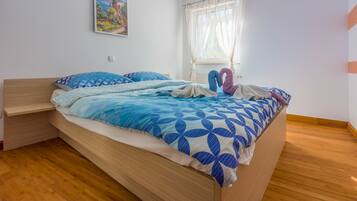 Villa | Iron/ironing board, free WiFi