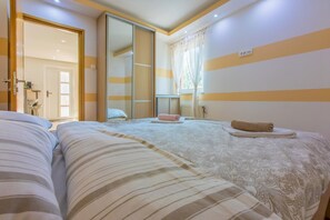 Villa | Iron/ironing board, free WiFi