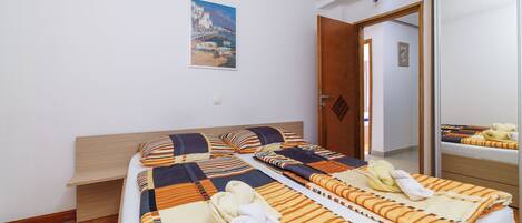 Villa | Iron/ironing board, WiFi (free)