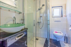 Villa | Bathroom
