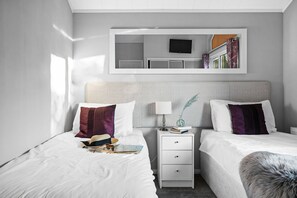 2 chambres, bureau, fer et planche à repasser, accès Internet