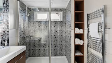Bathtub, hair dryer