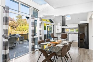 Dining - Combe Lodge, Kentisbury Grange -  a lodge that sleeps 4 guests  in 2 bedrooms (Barnstaple)