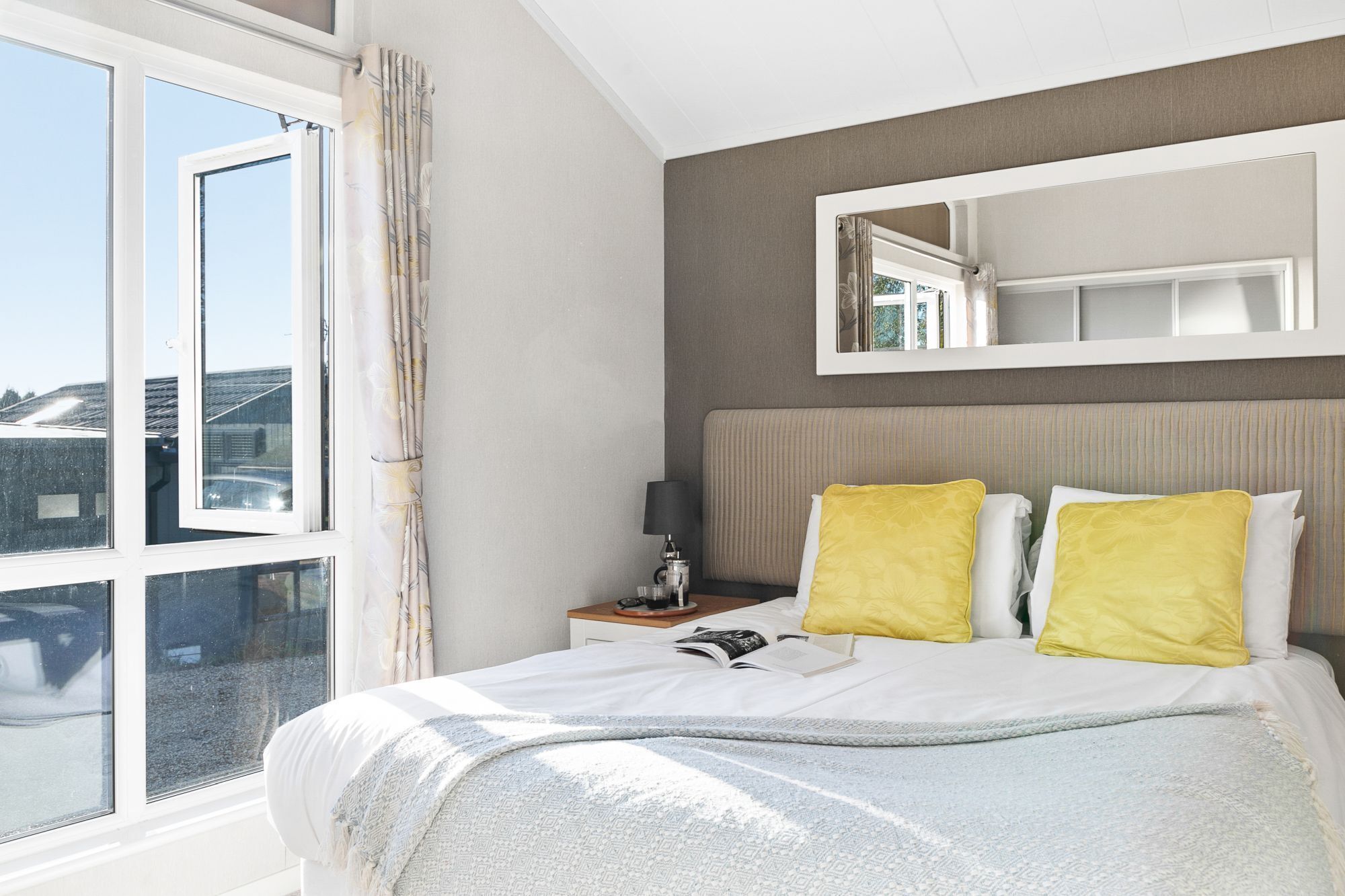 2 bedrooms, desk, iron/ironing board, Internet