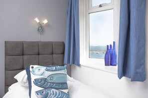 2 bedrooms, iron/ironing board, Internet, bed sheets