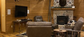 Cottage in the Woods - SxS/ATV/Snowmobile Trails Hunters Fat tire bikers Welcome