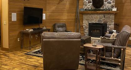 Cottage in the Woods - SxS/ATV/Snowmobile Trails Hunters Fat tire bikers Welcome