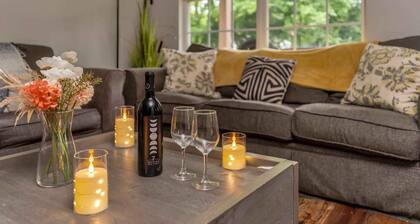 Wanderers Nest with a hot tub!