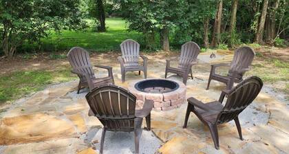 Wanderers Nest with a hot tub!