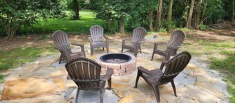 Wanderers Nest with a hot tub!