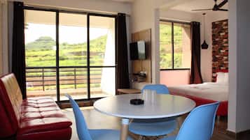 Deluxe Double Room, Balcony | Desk, blackout curtains, bed sheets