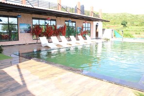 Outdoor pool - Strawberry Hills Saputara (Surgana)