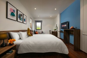 Habitación Deluxe, 1 cama de matrimonio grande, no fumadores, vistas a la ciudad | Escritorio, cortinas opacas, wifi gratis y ropa de cama