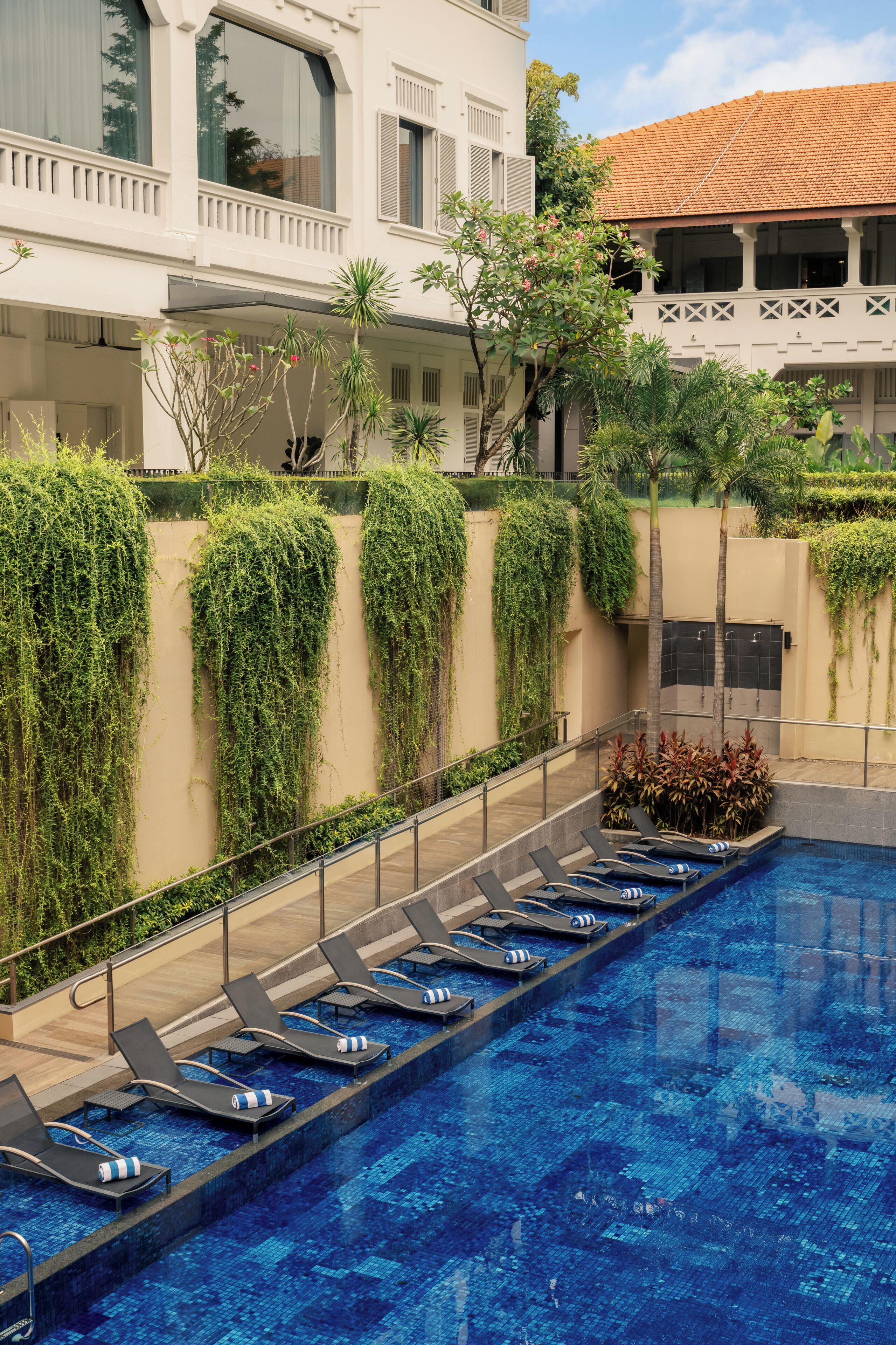 Una piscina al aire libre (de 07:00 a 22:00), tumbonas