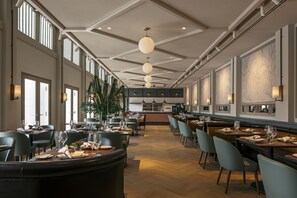 아침 식사, 점심 식사 및 저녁 식사 제공