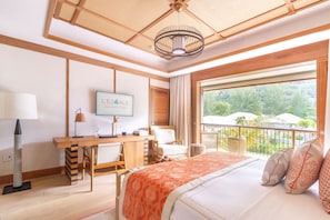 Club Room Mountain View | 2 bedrooms, premium bedding, minibar, in-room safe