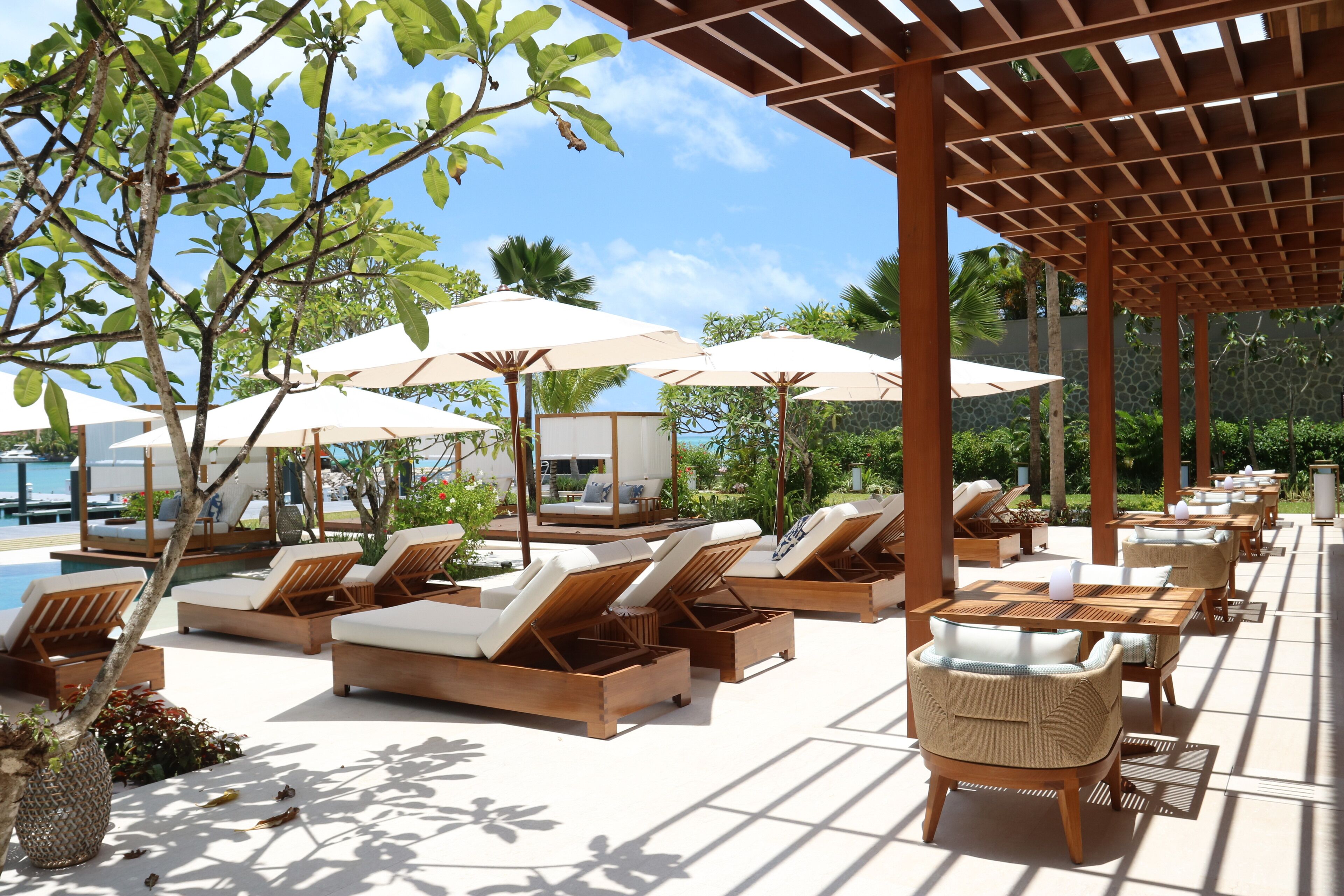 Daily full breakfast (EUR 50 per person)