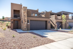 Townhome, Multiple Beds (Red Rock & Turned Wood Escape) | Exterior