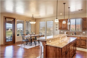 House, Multiple Beds (Chip Shot) | Private kitchen | Oven, electric kettle, toaster, blender - Chip Shot (St. George)