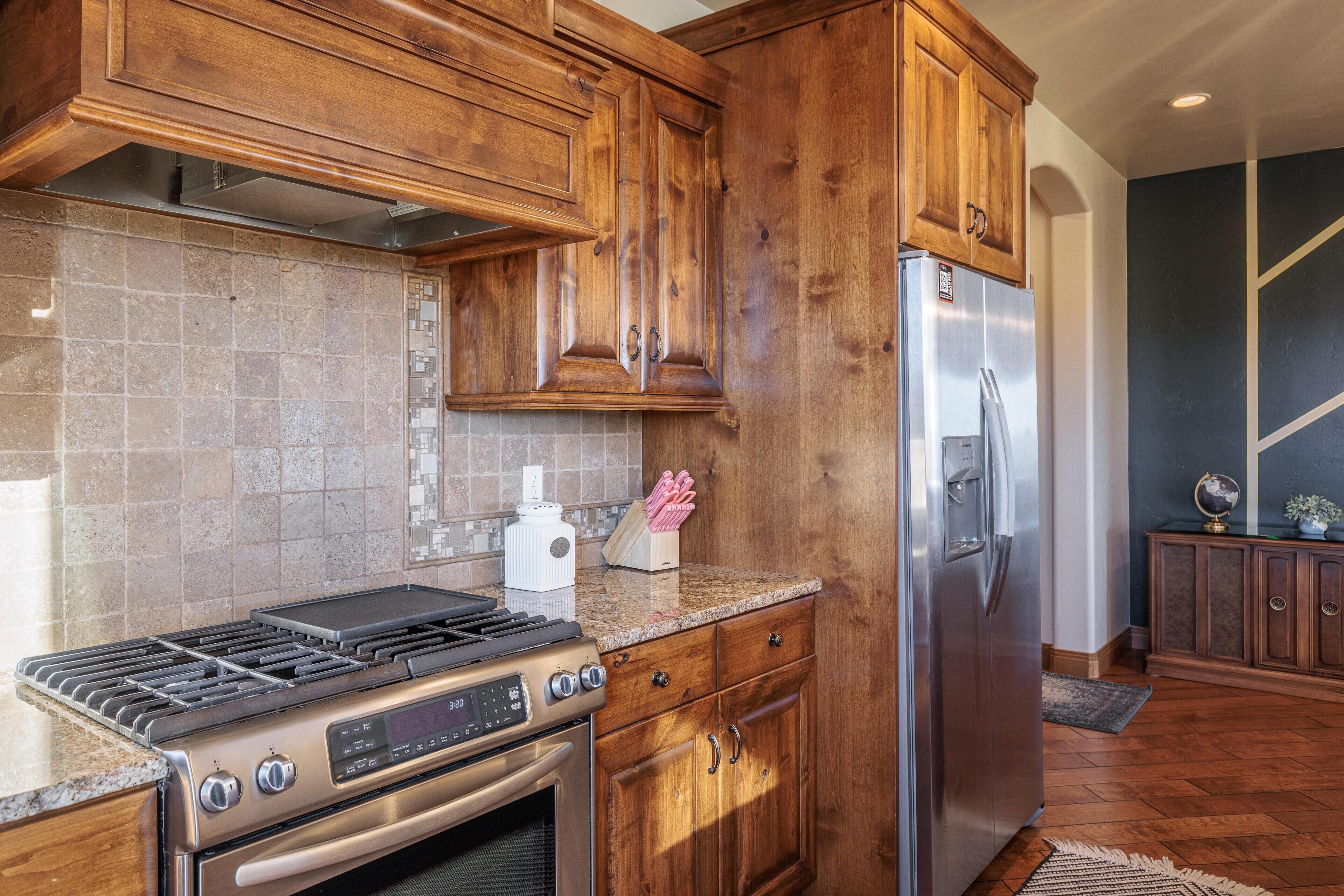 House, Multiple Beds (Chip Shot) | Private kitchen | Oven, electric kettle, toaster, blender