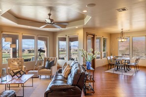 House, Multiple Beds (Chip Shot) | Living room - Chip Shot (St. George)