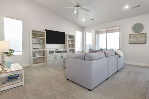 TV, fireplace, video games, DVD player - Rock Canyon Oasis  with Community Pool! (Washington)
