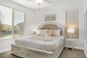 4 bedrooms, iron/ironing board, travel crib, free WiFi - Rock Canyon Oasis  with Community Pool! (Washington)