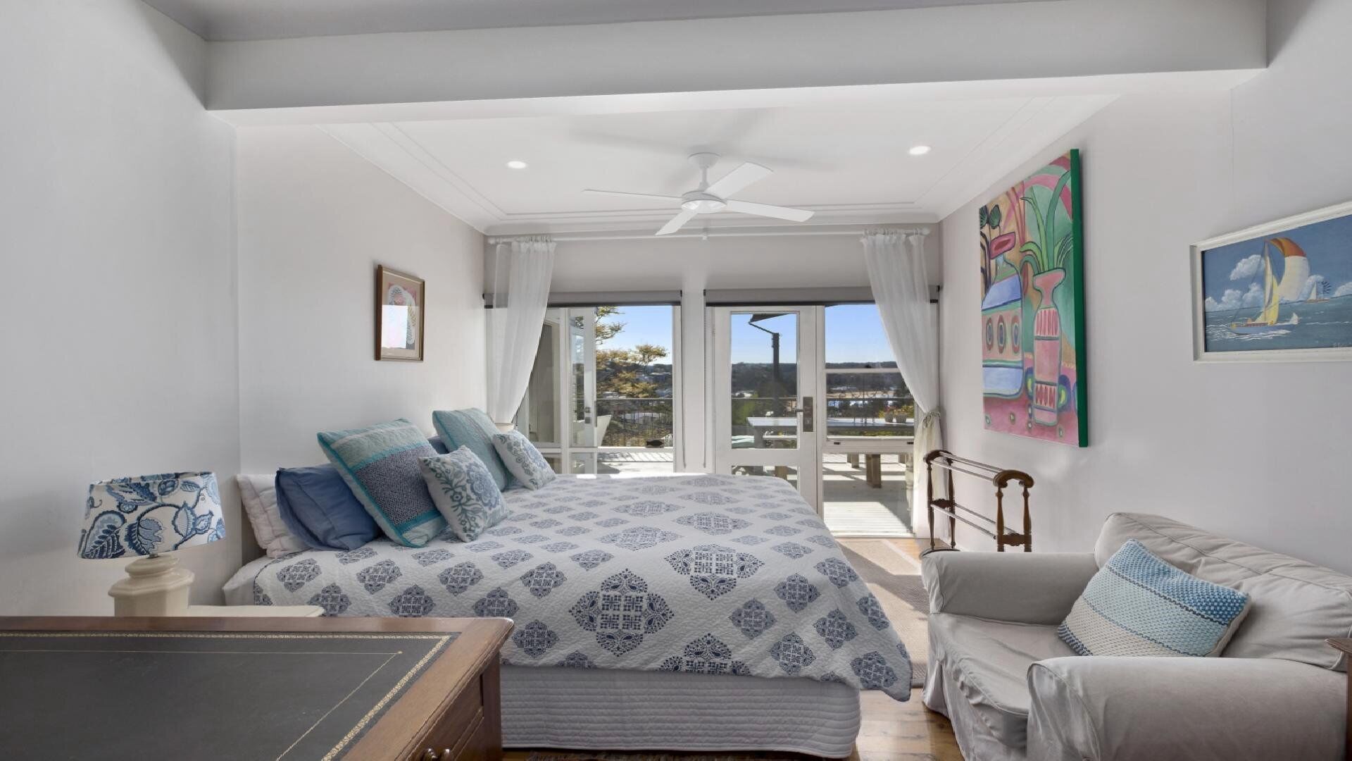 4 bedrooms, iron/ironing board, Internet, bed sheets