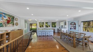 Dining - La Gratitude - Short Walk to Beach, Great Views! (Avoca Beach)