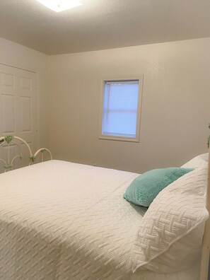 3 bedrooms, free WiFi, bed sheets - Cozy Family Home Near Magnolia & Waco Attractions (Elm Mott)