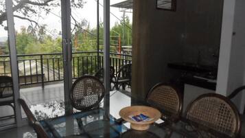 Villa, 3 Bedrooms | In-room dining