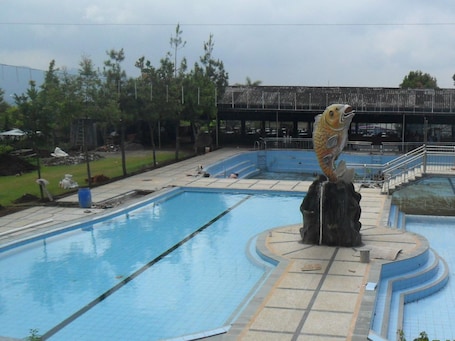 Outdoor pool. Nirwana Hotel Lembang