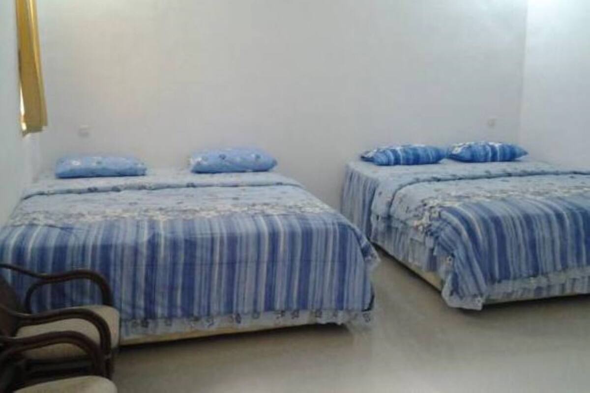 Family Room | Desk, WiFi (free), bed sheets