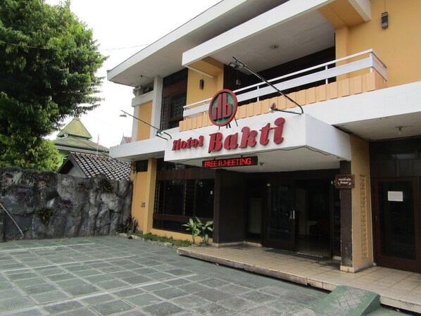 Exterior - Hotel Bakti (Yogyakarta)
