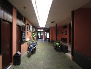 Exterior - Hotel Bakti (Yogyakarta)