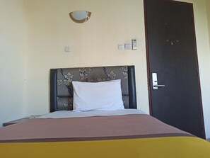 Standard Room | Desk, free WiFi, bed sheets
