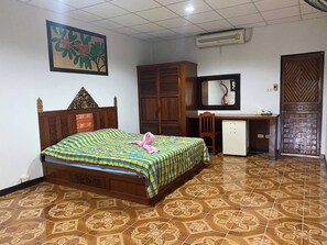 Bureau, Wi-Fi gratuit, draps fournis