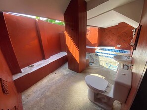 Superior Room with Garden View | Bathroom | Shower, bidet