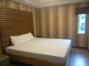 Standard Double Room | Free WiFi, bed sheets - The 9 Resort (Bangkok)