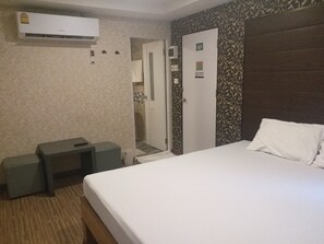 Standard Double Room | Free WiFi, bed sheets - The 9 Resort (Bangkok)