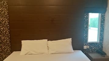 Standard Double Room | Free WiFi, bed sheets